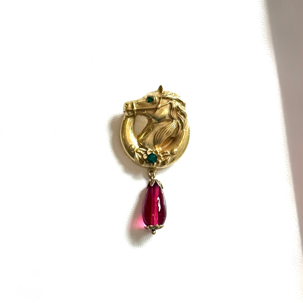NEIMAN MARCUS Vintage-Style Lion Head Brooch Gold Tone Red Teardrop Charm NWT